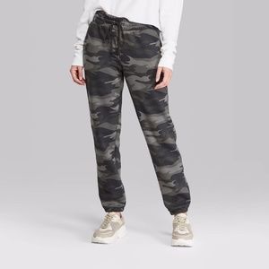WILD FABLE HIGH RISE JOGGER CAMO SWEATPANTS M